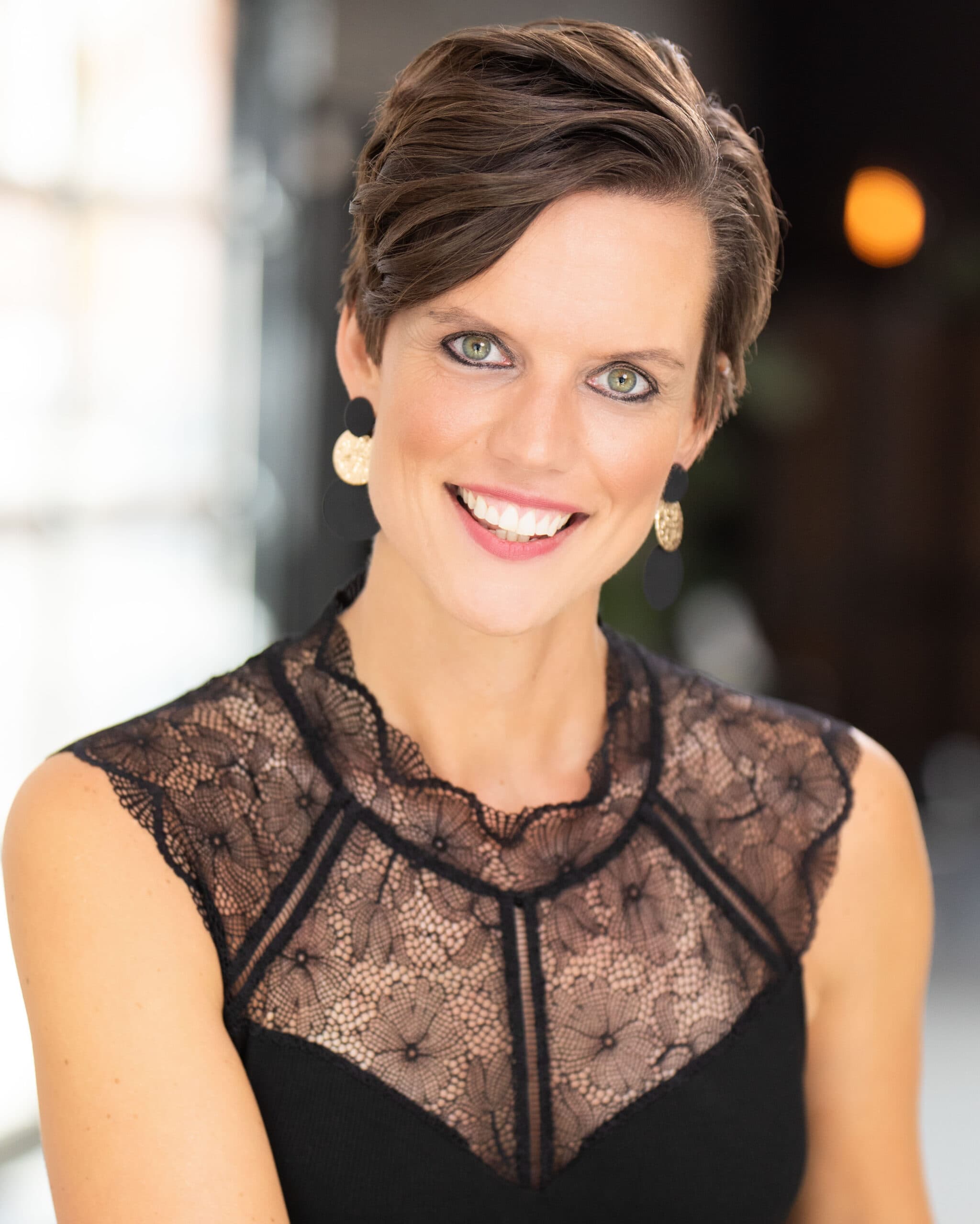 Aimee Neumann - expert channel