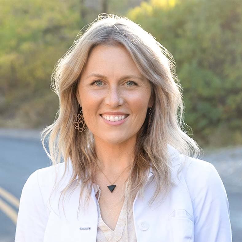 Niki Davis - expert channel