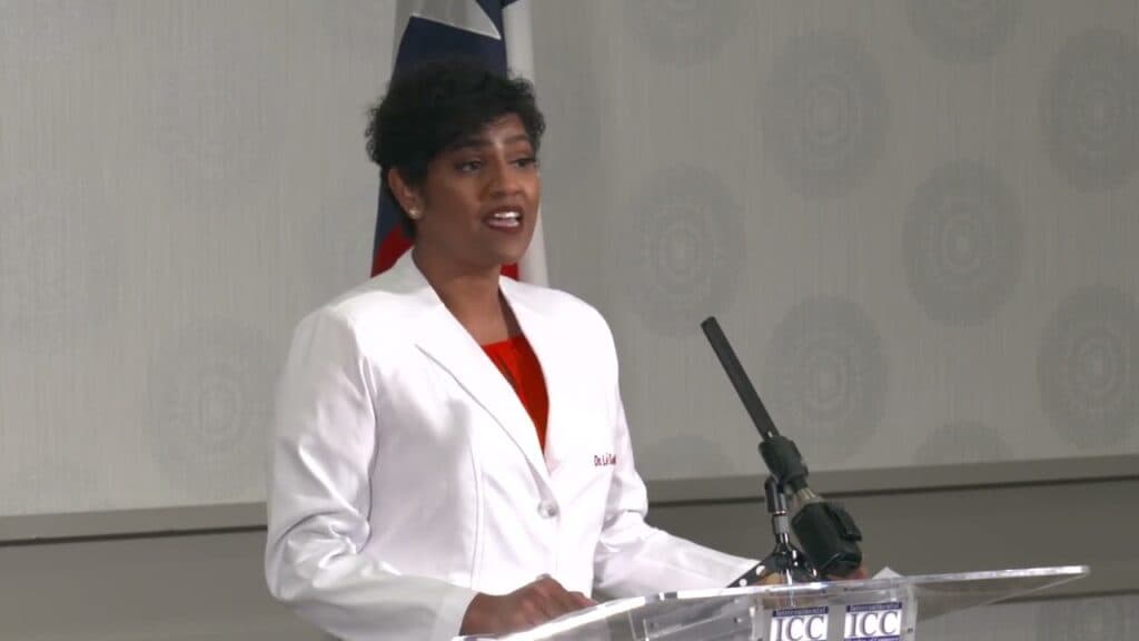 Dr Le Santha at Houston Intercontinental Chamber of Commerce