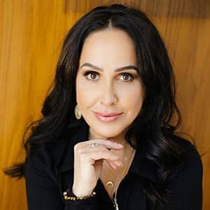 Dr. Elena Villanueva 